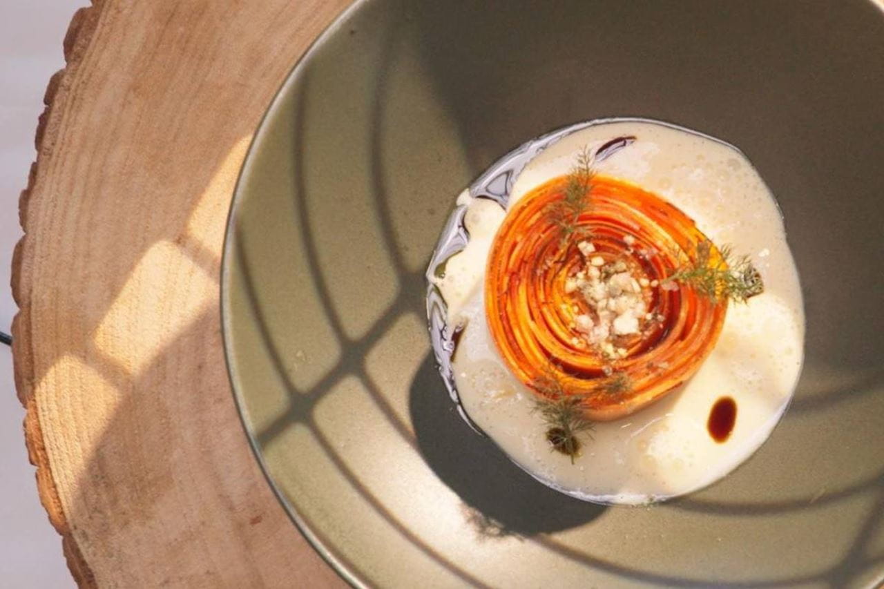 recipe image Konfitovaná mrkev se smetanově bílou balsamico omáčkou