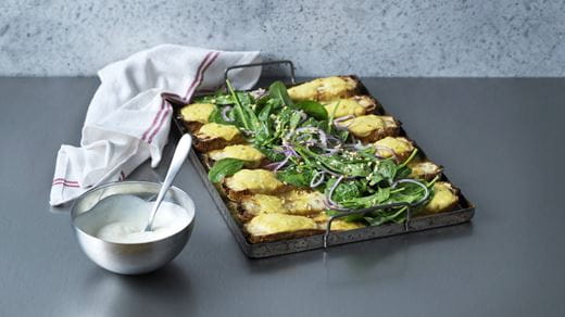 recipe image Violife-gratineret pastinak med spinatsalat