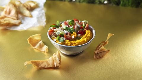 recipe image Gulerod- og kikærtedip med pitachips