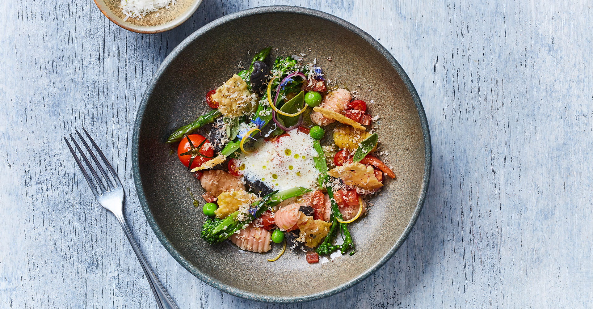 Cremet suppe, vegansk suppe, ristet jordskokssuppe med stegt æble og svamp, brød