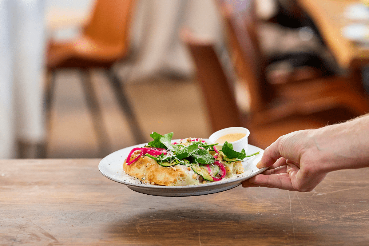 recipe image Creamy hvid pizza med courgetter og spinat