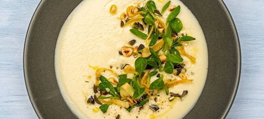 recipe image Pastinakensuppe mit Nuss-Salat