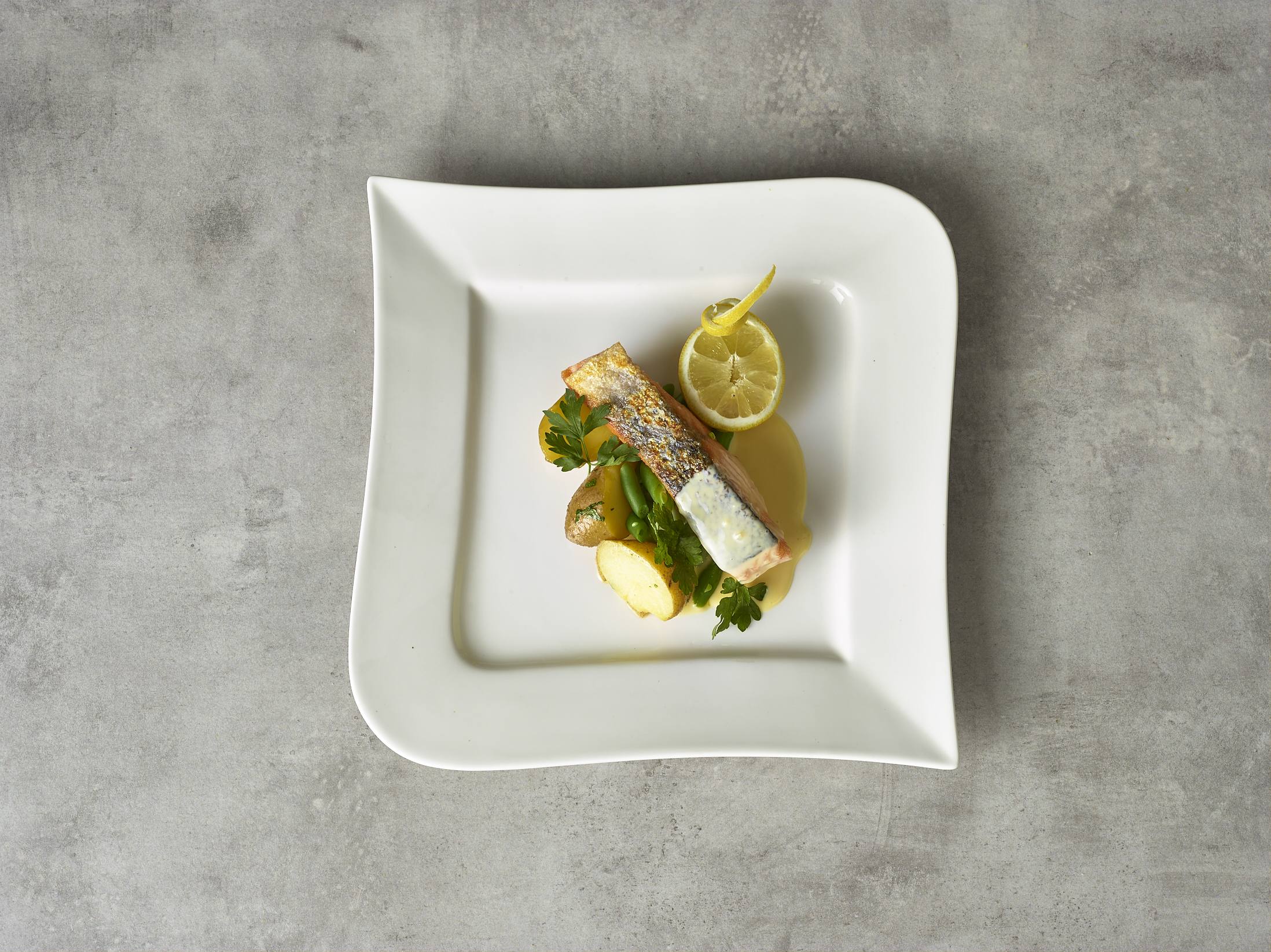 recipe image Φιλέτο σολομού στο τηγάνι με σάλτσα Ολλανδέζ