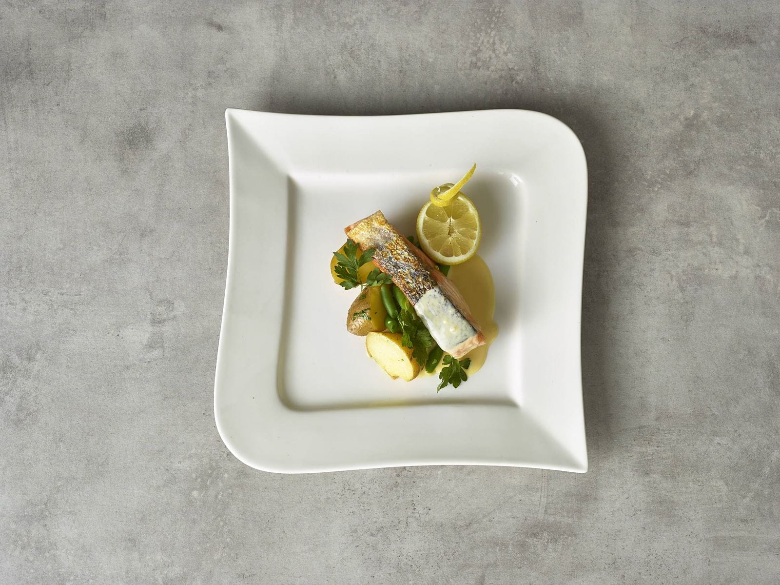 recipe image Φιλέτο σολομού στο τηγάνι με σάλτσα Ολλανδέζ