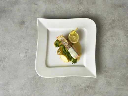 recipe image Φιλέτο σολομού στο τηγάνι με σάλτσα Ολλανδέζ