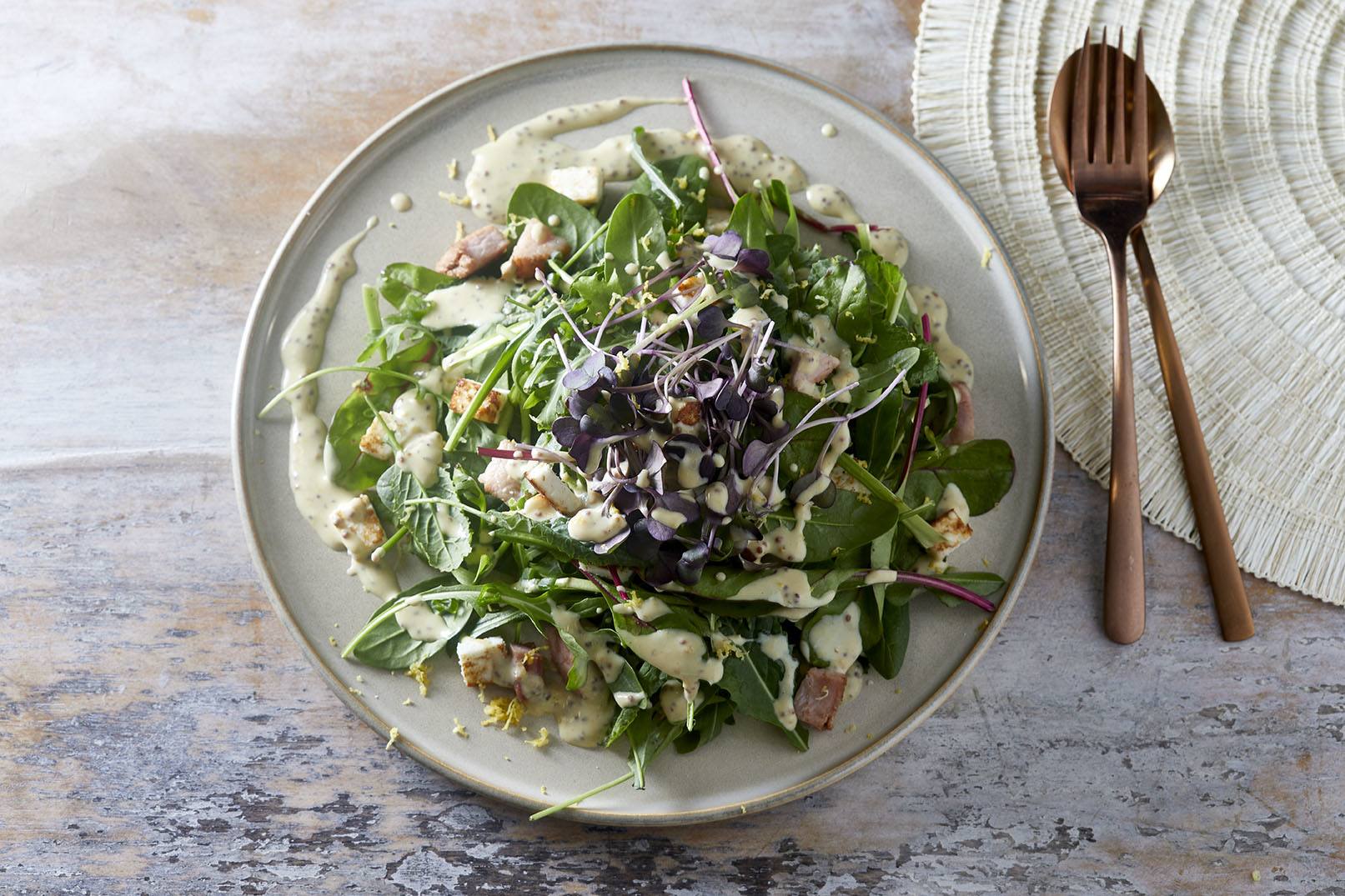 recipe image Σαλάτα με καπνιστό απάκι, σταμναγκάθι, σπανάκι, μάραθο, καψαλισμένο μανούρι με λεμονάτο dressing από ελαιόλαδο, μουστάρδα και φυτική κρέμα