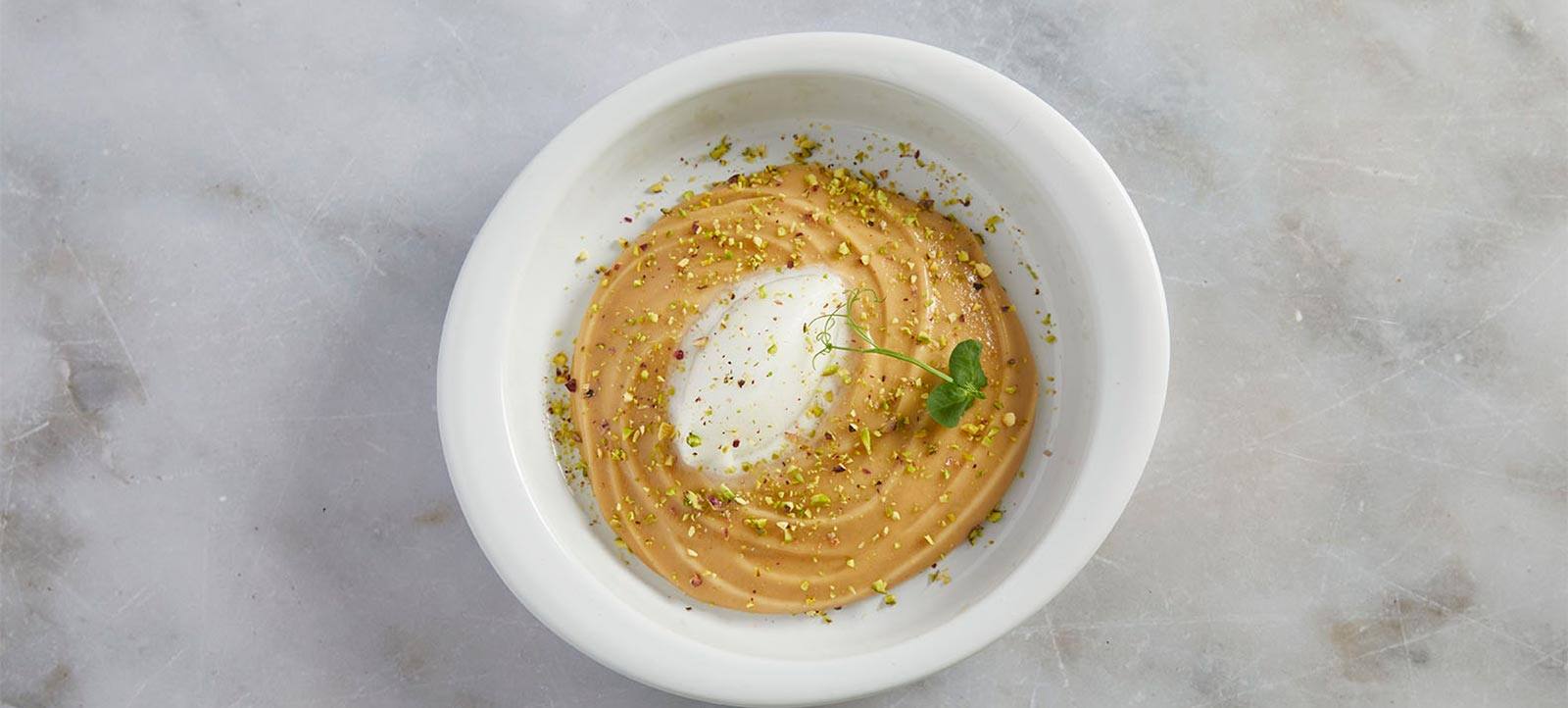 recipe image Αφρός χαλβά ταχινιού με καραμελωμένα φιστίκια Αιγίνης και σορμπέ λεμόνι