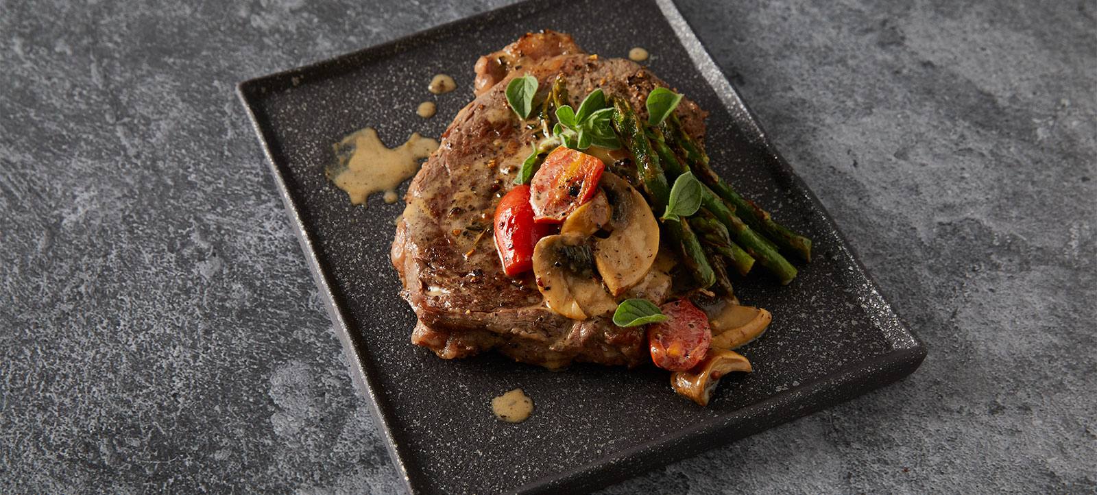 recipe image Μοσχαρίσιο Rib Eye ταλιάτα με με σάλτσα πιπεριών και λαχανικά