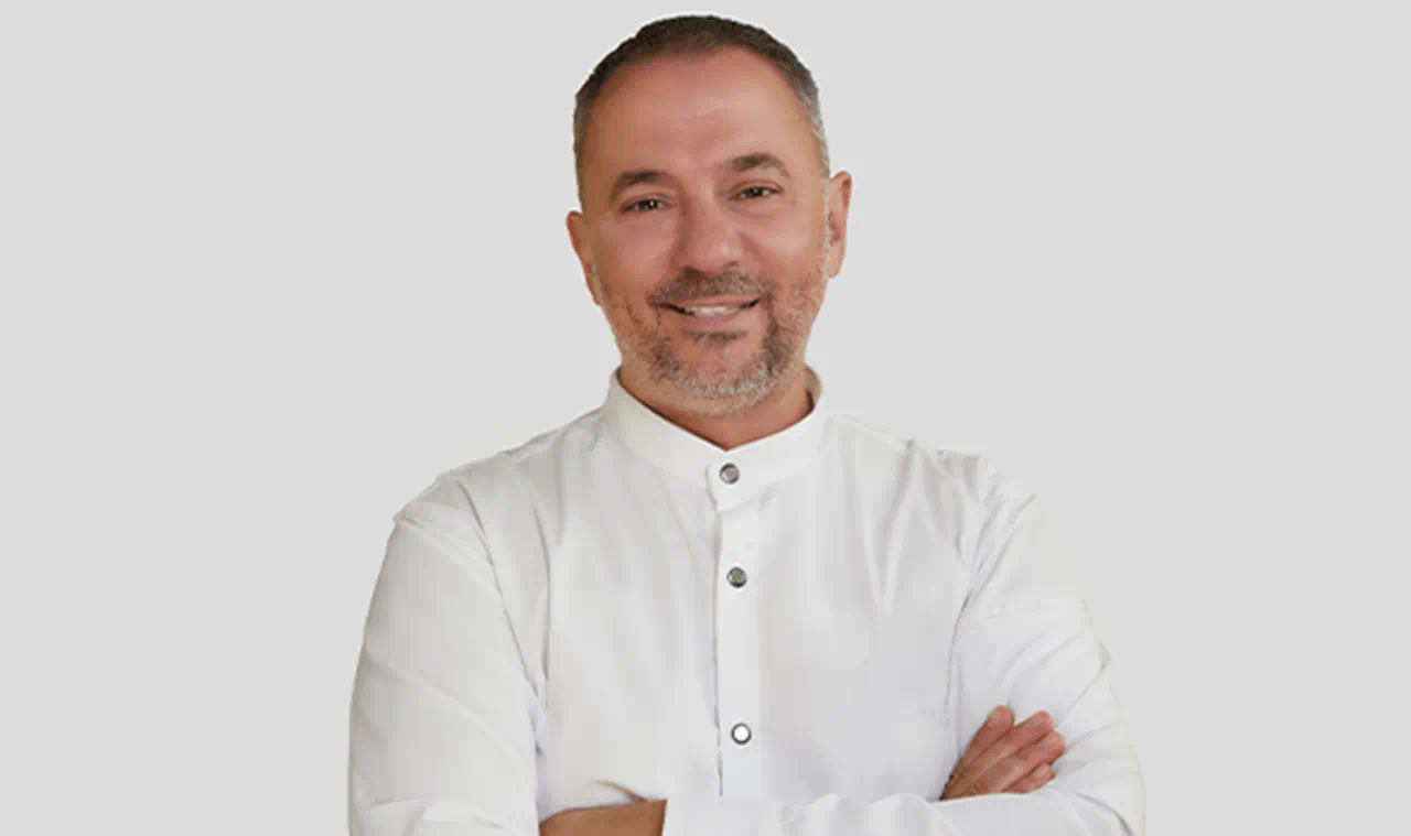 Δημήτρης Σκαρμούτσος, ο #1 Executive Chef & Celebrity μαγειρεύει με Flora Professional