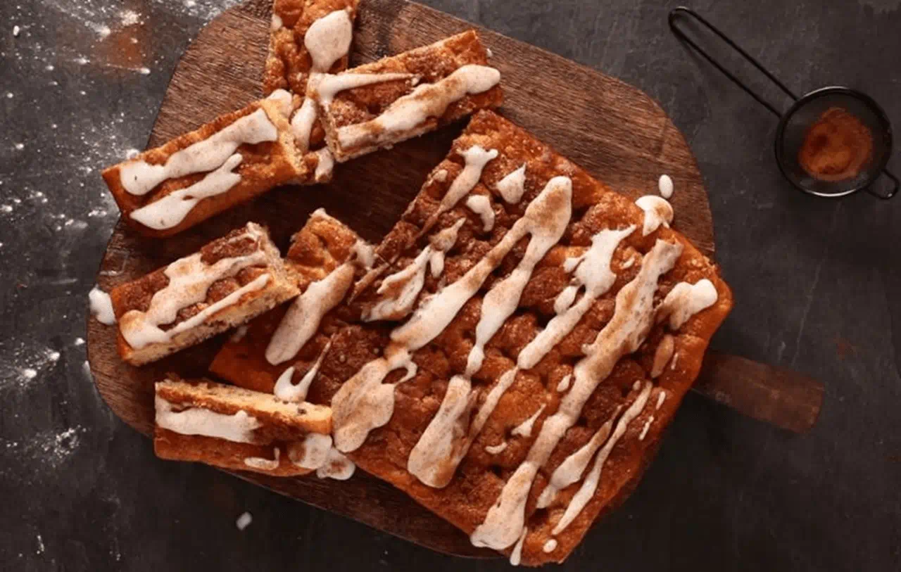 recipe image cinnamon-roll-focaccia-with-violife-creamy