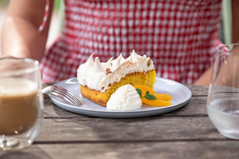 Saffron cake with pistachio meringue and orange cream