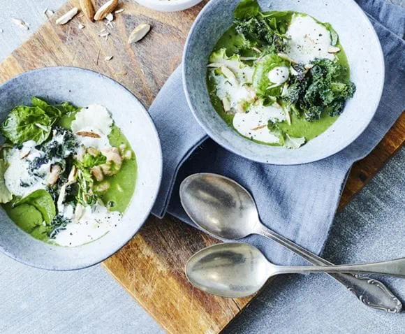 Crema de espinacas, 100% plant based y sin alérgenos. Preparada con Flora Plant 15%