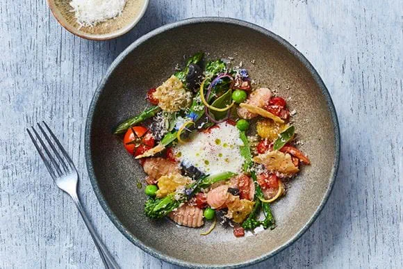 Kreemjas supp, taimne supp, röstitud maapirnisupp pruunistatud õuna ja šampinjonidega, leib