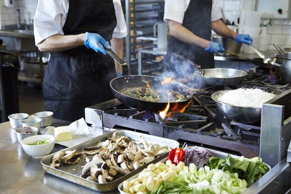 taldrik, roog, puder, riis, salat, leib