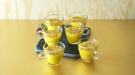 recipe image Sahramipannacotta passionhedelmän kera