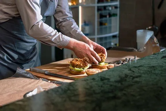 Flora Professional tarjoaa vaihtoehtoja kermalle, voille ja juustolle