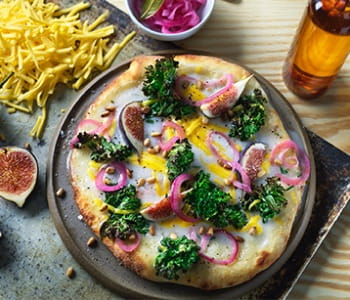 pizza, juustoraaste, viikunat, lehtikaali