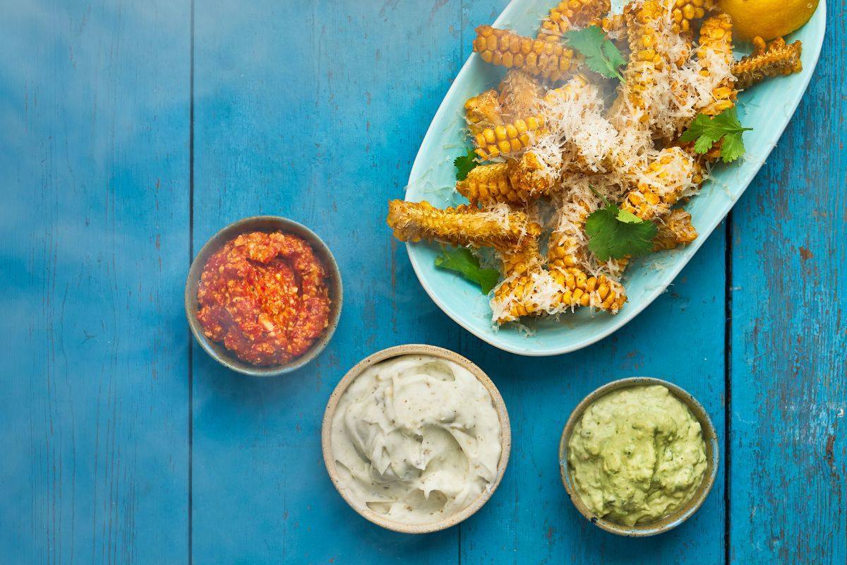recipe image Corn Ribs ja kaksi erilaista dippikastiketta: paprikadippi ja avokadodippi