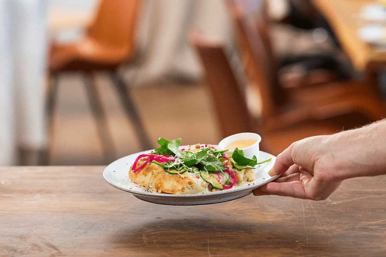 recipe image Valkoinen Creamy-kesäkurpitsa- ja pinaattipizza