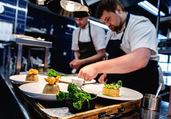 Kemencéből kivett pizza