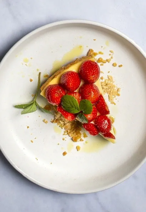 Sūrio pyragas su braškėmis ir alyvuogių aliejumi