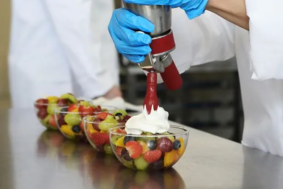  krēms, sifons, ogu bļoda 