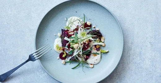 biešu ēdiens, bietes, dārzeņi, krējums, grauzdēti Indijas rieksti