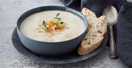 Krēmzupa, vegāniskā zupa, topinambūru zupa ar apceptiem āboliem un šampinjoniem, maize
