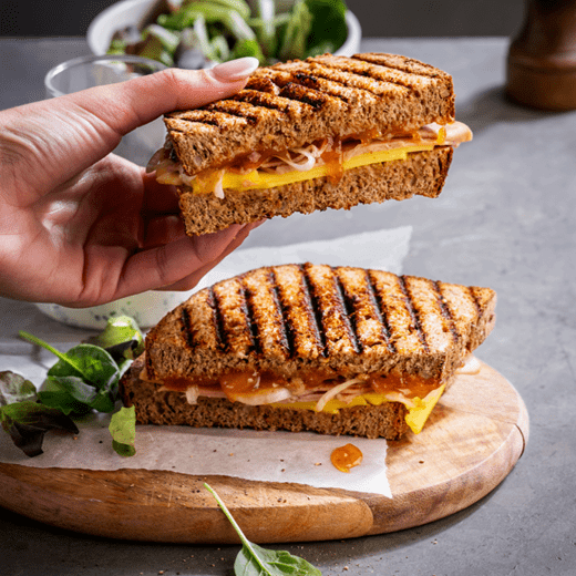 recipe image Vegan BBQ Croque met gemengde salade en verse kruidendressing