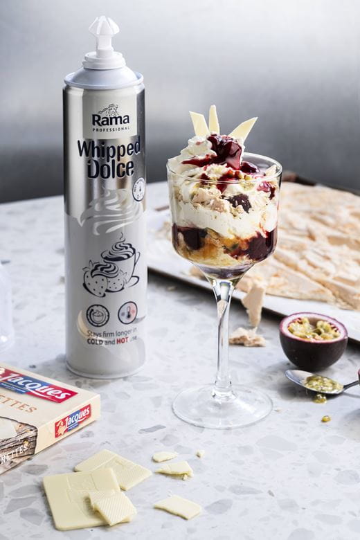 recipe image Eton Mess met Passievrucht en Kersen