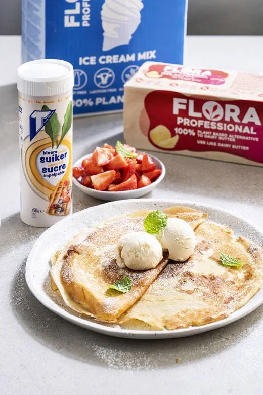recipe image Vegan Pannenkoeken met IJs en Aardbeien