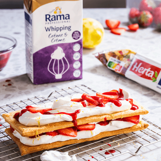 recipe image Tompoes met aardbei