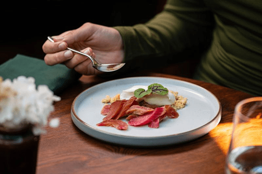 recipe image rabarber-met-gembercrumble