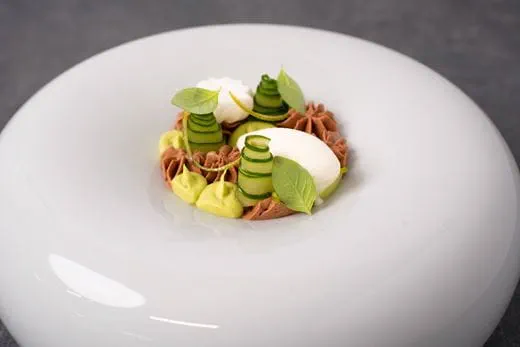 recipe image Zoetzure komkommer met avocadocrème en chocolademousse