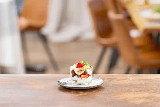 recipe image Open Cheezecake met Zomerbessen en Haver Crunch