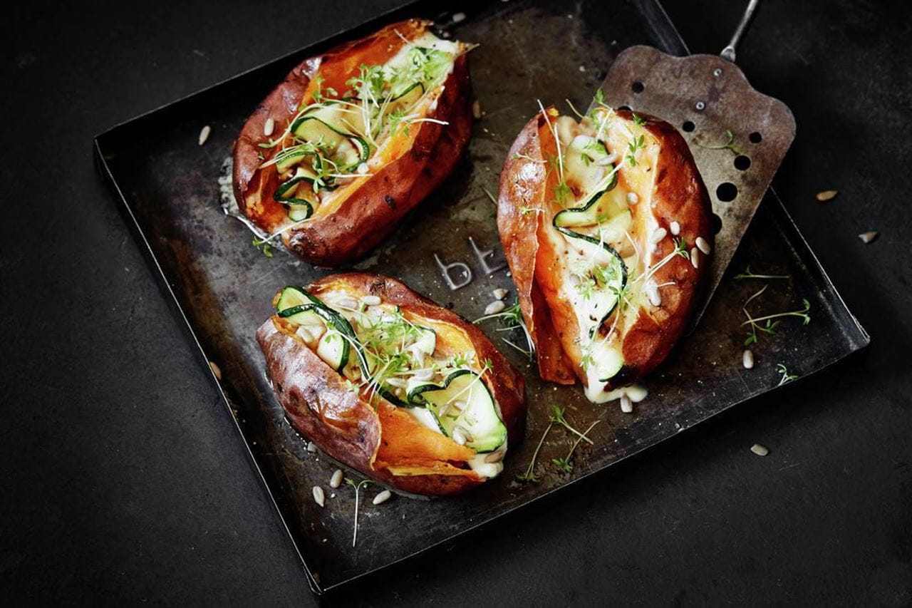 recipe image Gepofte zoete aardappel met courgette