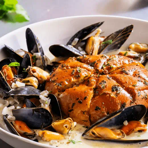 recipe image Mosselen met lookbroodje in roomsaus
