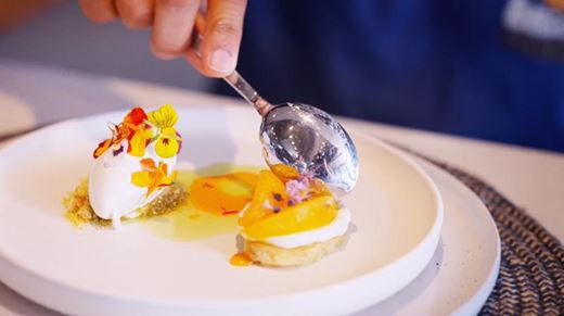 recipe image perzik-dessert-met-vlierbloesem-ijs