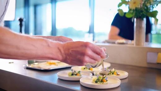 recipe image romig-voorgerecht-met-komkommermeloen