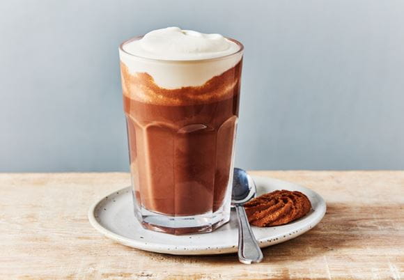 Gorąca czekolada z bitą śmietaną