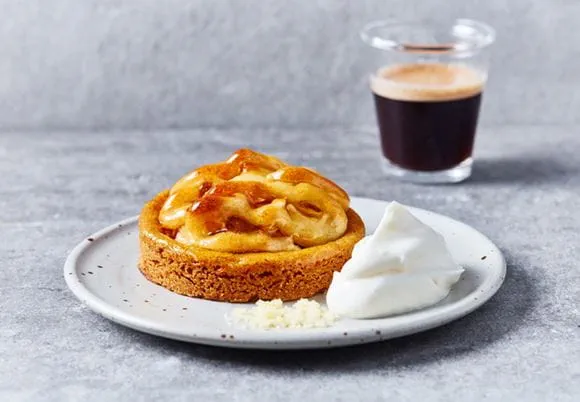 Szarlotka z bitą śmietaną