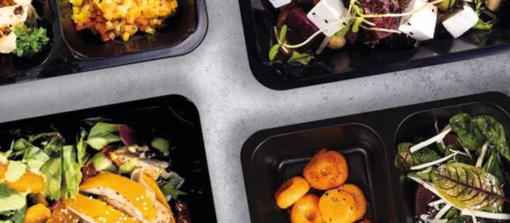Dania w pudełkach na wynos