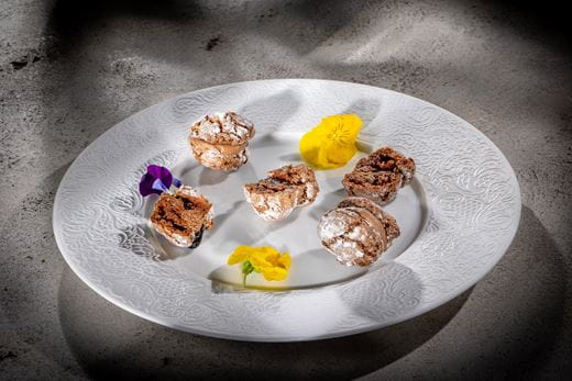 recipe image Maroni z wegańskim ganachem i czarną porzeczką