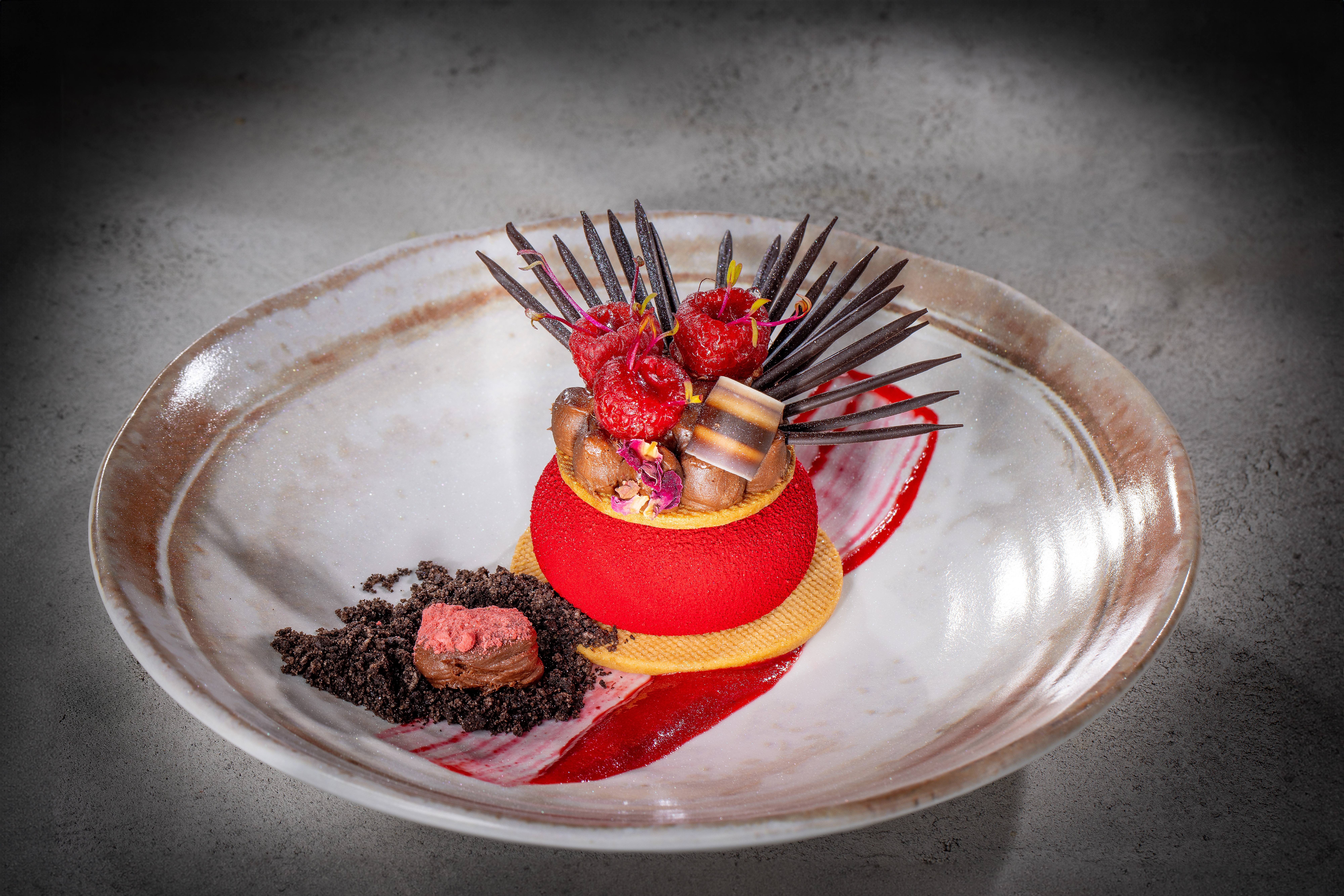 recipe image Mus czekoladowy z malinową żelką