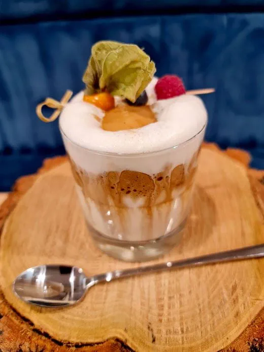 recipe image Letnia kawa z szaszłykiem owocowym