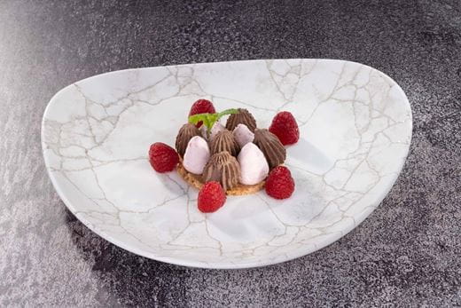 recipe image Roślinna tartaletka z musem kakaowym i malinowym