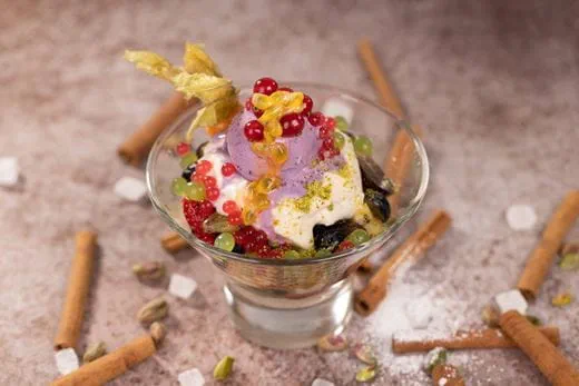 recipe image Puchar z owocami i kremem cynamonowym