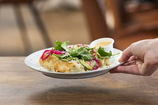 recipe image Kremowa biała pizza z cukinią i szpinakiem