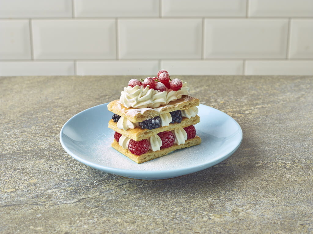 Przekładany deser z ubitą Florą 31% i owocami