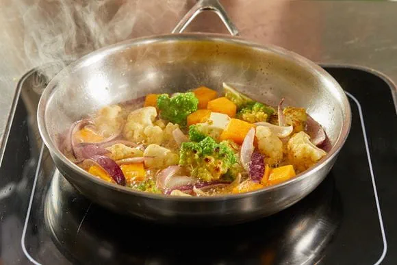 Vegetais salteados com manteiga ou creme vegetal